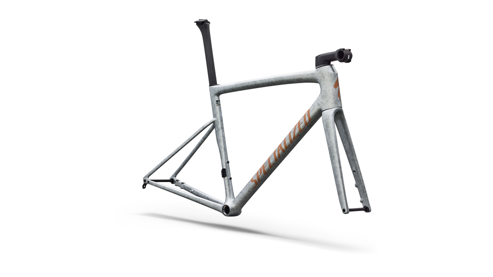 GLOSS SILVER DUST / SHADOW SILVER DRY IMPASTO / PHOTON ORANGE TINT OVER SILVER DUST