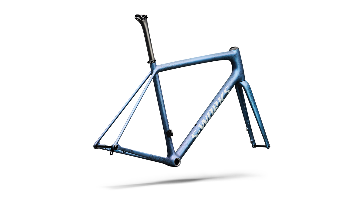 SATIN BLACK INK WASH / PEARL / SHADOW SILVER