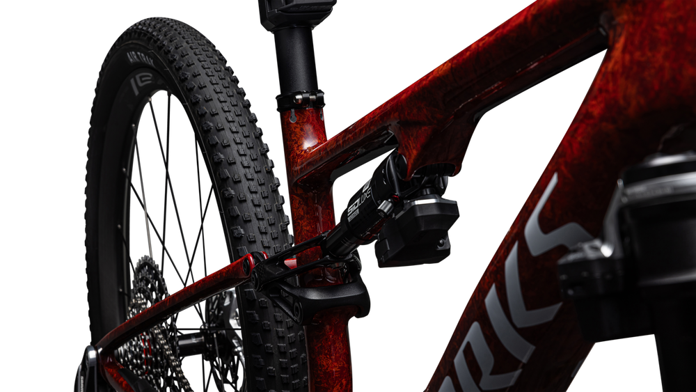 Gloss Fiery Red Dry Impasto / Metallic White Silver