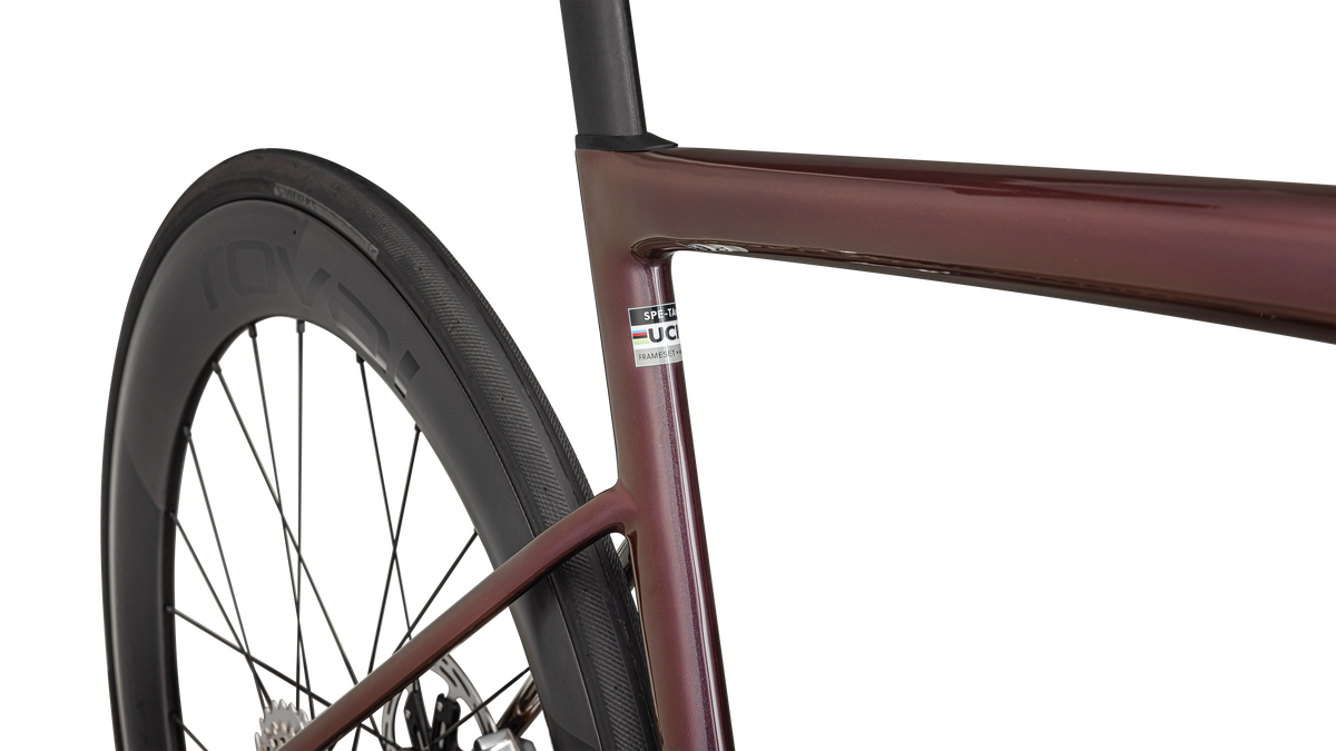 Gloss Solidity / Red To Black Pearl / Metallic White Silver