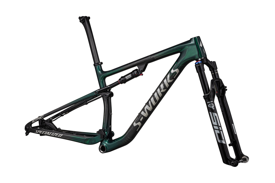 GLOSS GREEN TINT FADES OVER CARBON / CHROME