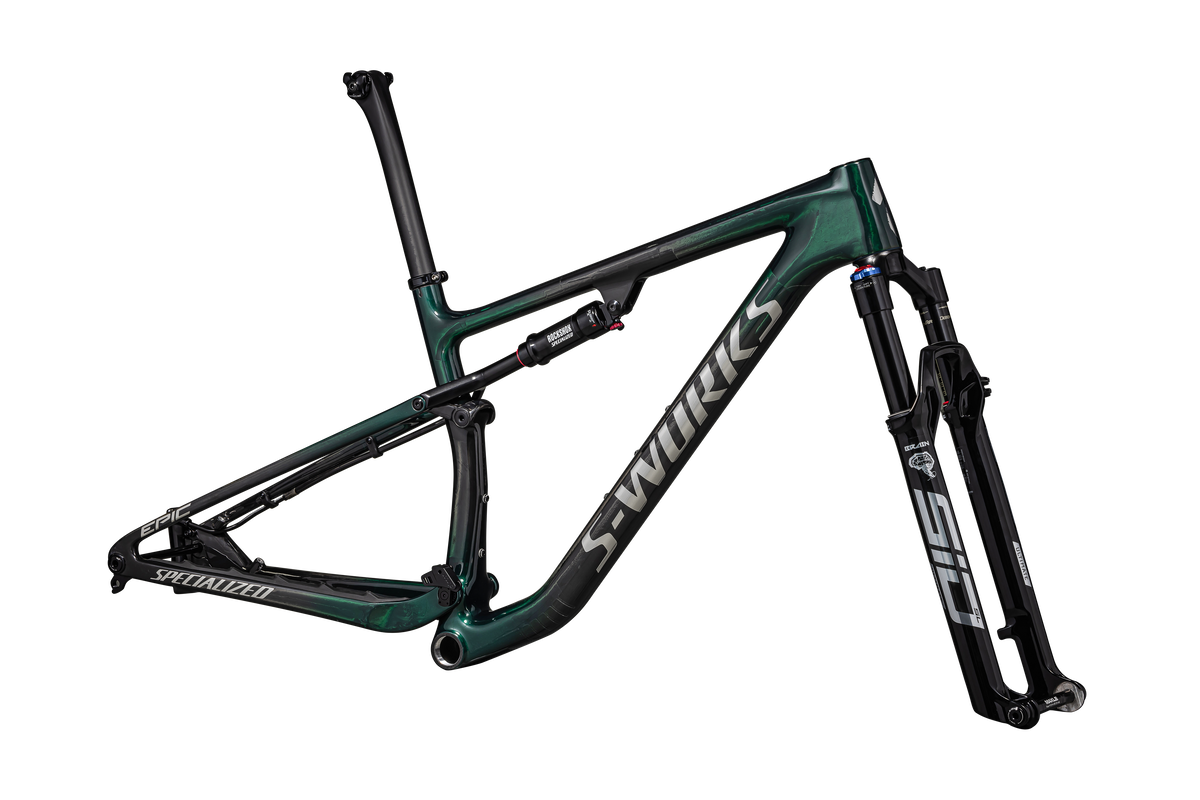 GLOSS GREEN TINT FADES OVER CARBON / CHROME