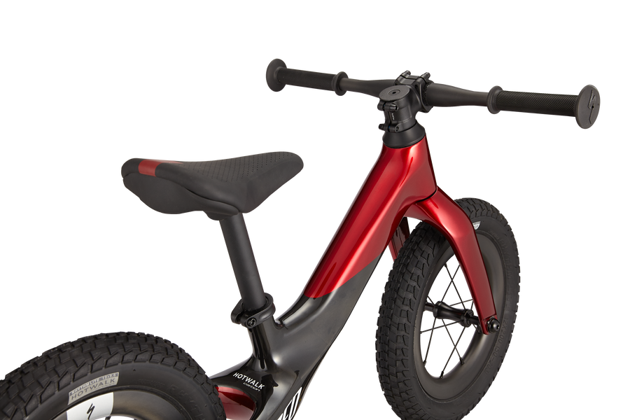 GLOSS RED TINT OVER FLAKE SILVER BASE / CARBON / WHITE W/ GOLD PEARL