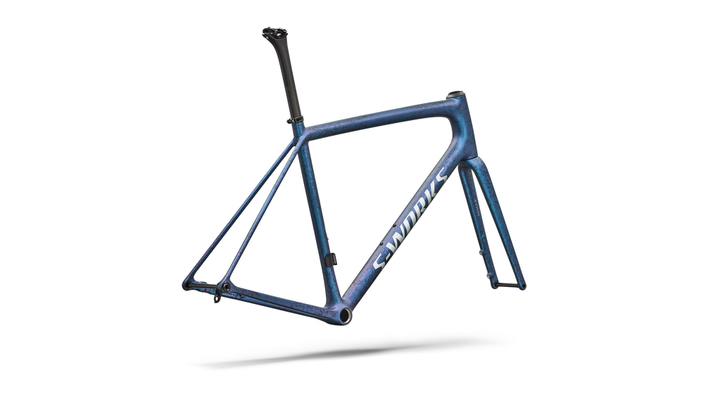 SATIN BLACK INK WASH / PEARL / SHADOW SILVER