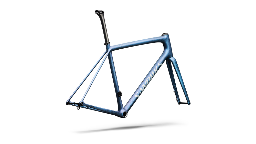 SATIN BLACK INK WASH / PEARL / SHADOW SILVER