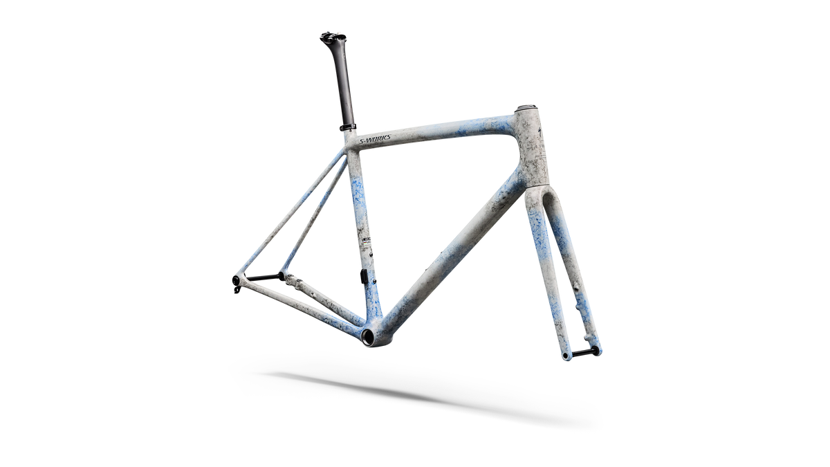 GLOSS BLUE + BLACK INK WASH / CHROME